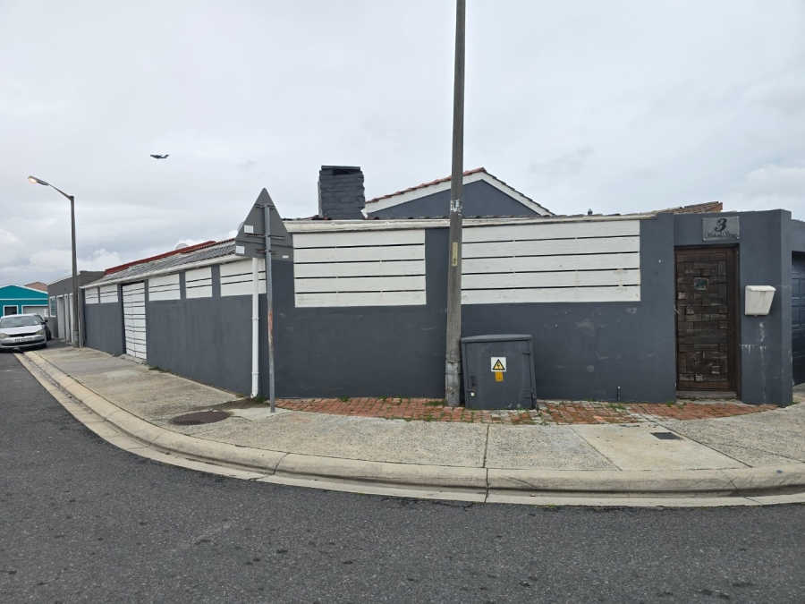 4 Bedroom Property for Sale in Portlands Western Cape